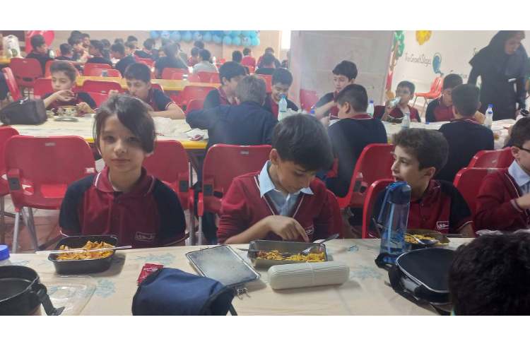 حضور پر از شوق دانش آموزان پایه چهارم2 2