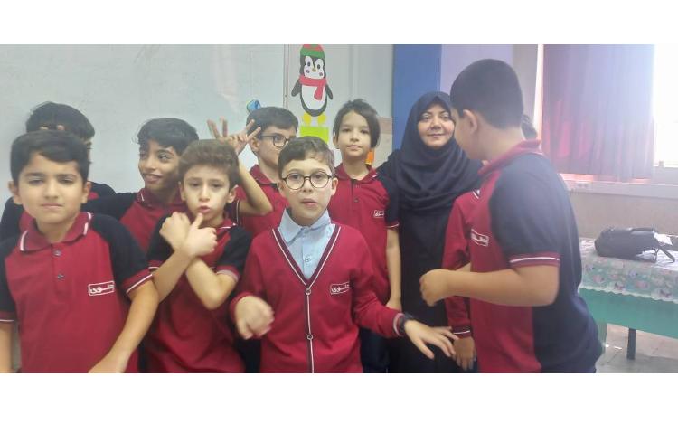 حضور پر از شوق دانش آموزان پایه چهارم2 7