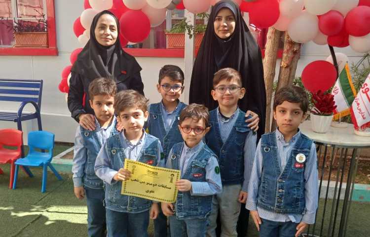 حضور پسران توانمند پیش دبستان در مسابقات دومینو