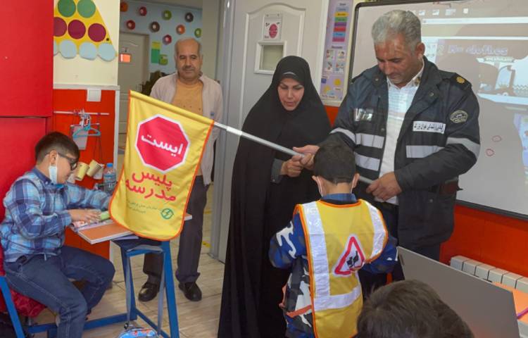 :حضور پلیس راهنمایی رانندگی در کلاسهای پایه سوم 1