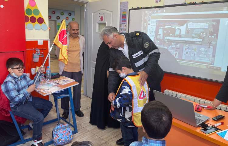 :حضور پلیس راهنمایی رانندگی در کلاسهای پایه سوم 2