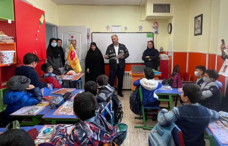 :حضور پلیس راهنمایی رانندگی در کلاسهای پایه سوم 4