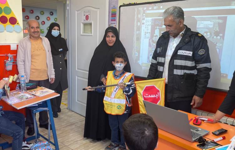 :حضور پلیس راهنمایی رانندگی در کلاسهای پایه سوم 8