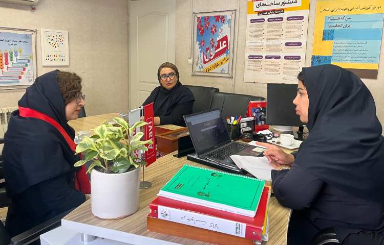 حضور کارشناس محترم دپارتمان زبان 2
