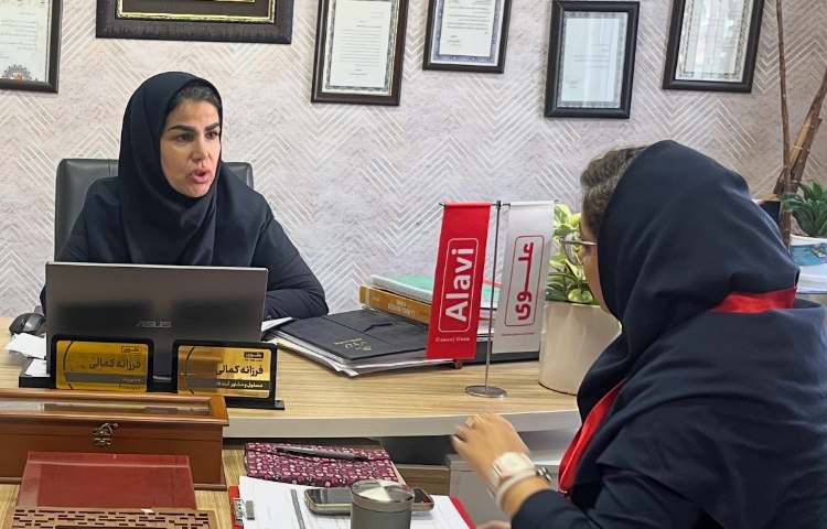 حضور کارشناس محترم دپارتمان زبان 5