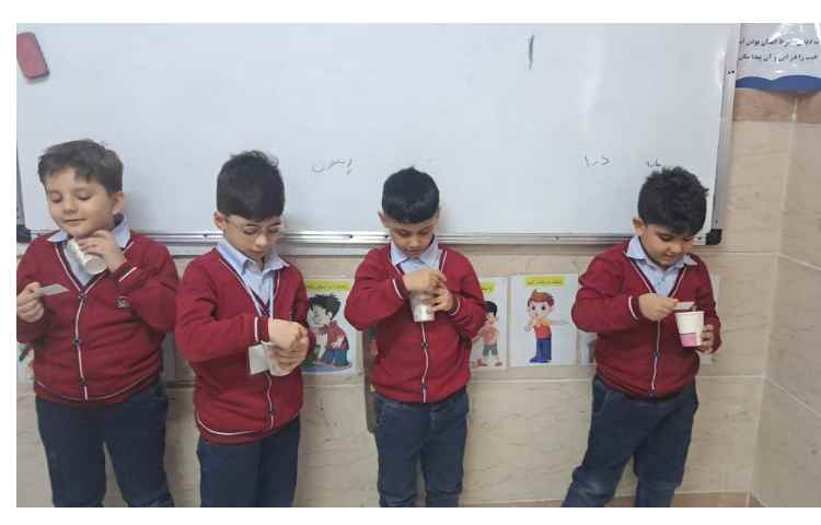 حفظ تعادل با لیوان و روخوانی کلمه ها و پرتاب توپ به تعداد بخش های کلمه 3