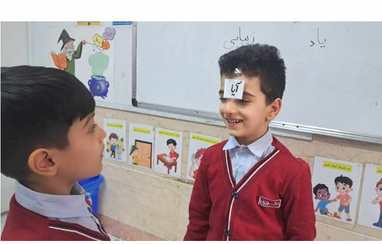 حفظ تعادل با لیوان و روخوانی کلمه ها و پرتاب توپ به تعداد بخش های کلمه 7