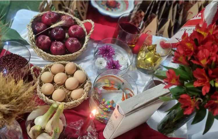 حلول ماه مبارک رمضان و جشن پایان سال و فراررسیدن عید نوروز باستانی بر همگان مبارک باد .