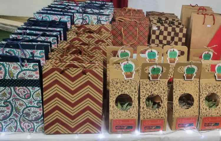 حلول ماه مبارک رمضان و جشن پایان سال و فراررسیدن عید نوروز باستانی بر همگان مبارک باد . 5