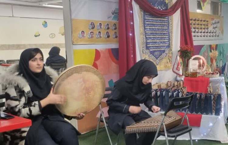 حلول ماه مبارک رمضان و جشن پایان سال و فراررسیدن عید نوروز باستانی بر همگان مبارک باد . 7