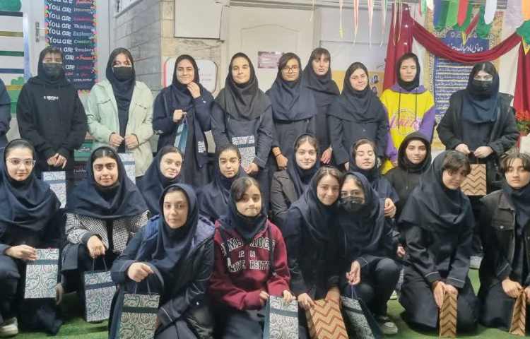 حلول ماه مبارک رمضان و جشن پایان سال و فراررسیدن عید نوروز باستانی بر همگان مبارک باد . 8