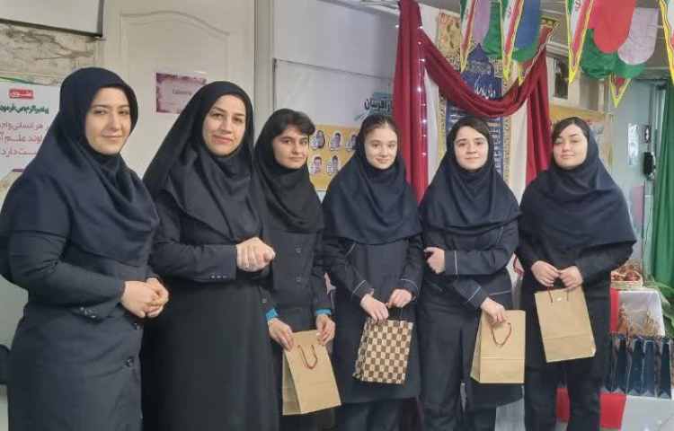 حلول ماه مبارک رمضان و جشن پایان سال و فراررسیدن عید نوروز باستانی بر همگان مبارک باد . 11