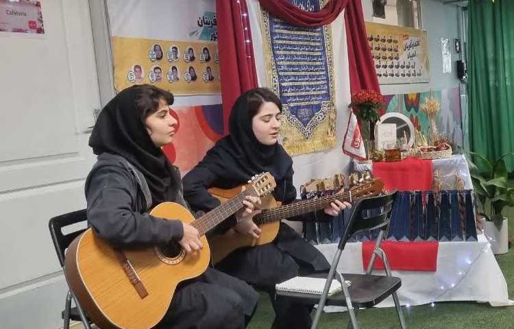 حلول ماه مبارک رمضان و جشن پایان سال و فراررسیدن عید نوروز باستانی بر همگان مبارک باد . 12