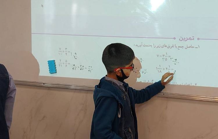 حل تمرینات ریاضی توسط دانش اموزان با توضیحات کامل