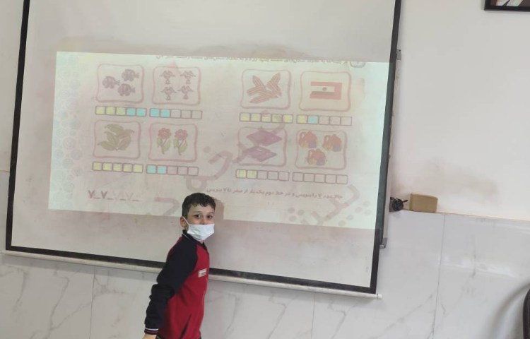 حل تمرینات ریاضی در کلاس توسط دانش‌آموزان انجام شد. 1