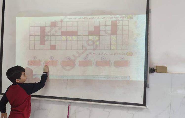 حل تمرینات ریاضی در کلاس توسط دانش‌آموزان انجام شد. 5