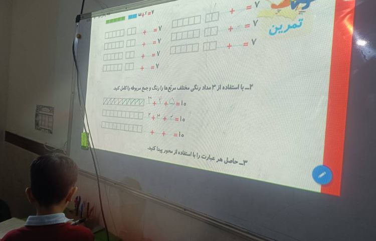 حل تمرینات کتاب توسط دانش‌آموزان 3