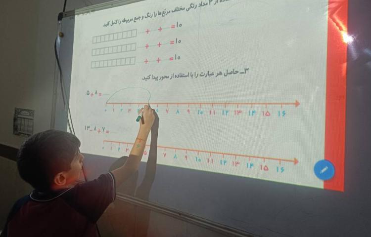 حل تمرینات کتاب توسط دانش‌آموزان