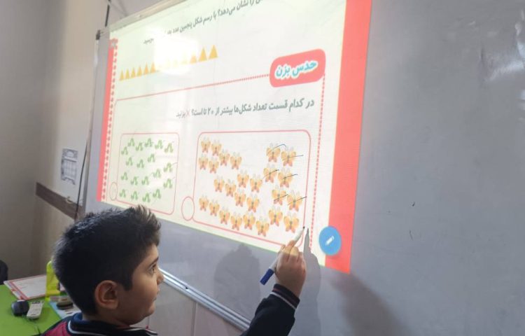 حل تمرینات کتاب ریاضی توسط دانش‌آموزان