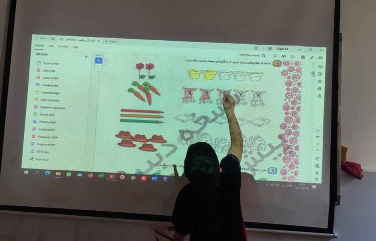حل تمرینات کتاب فارسی و ریاضی در کلاس حل و تمرین شد 3