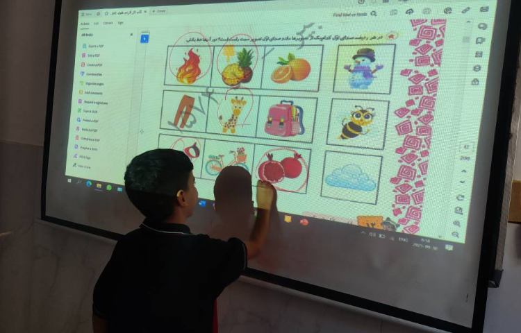 حل تمرینات کتاب فارسی و ریاضی در کلاس حل و تمرین شد 5