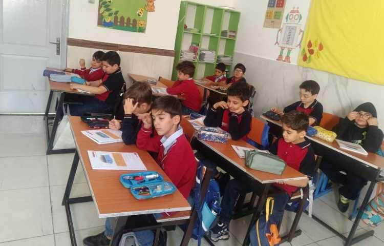 حل تمرینات کتاب کار با مشارکت دانش‌آموزان 4