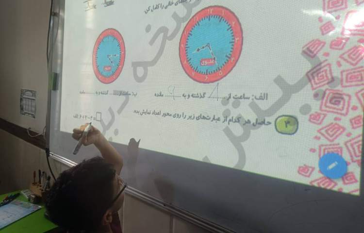 حل تمرینات کتاب‌کار توسط دانش‌آموزان انجام شد. 1