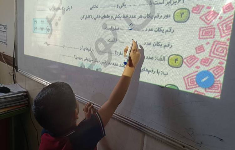 حل تمرینات کتاب کار توسط دانش‌آموزان انجام شد. 2