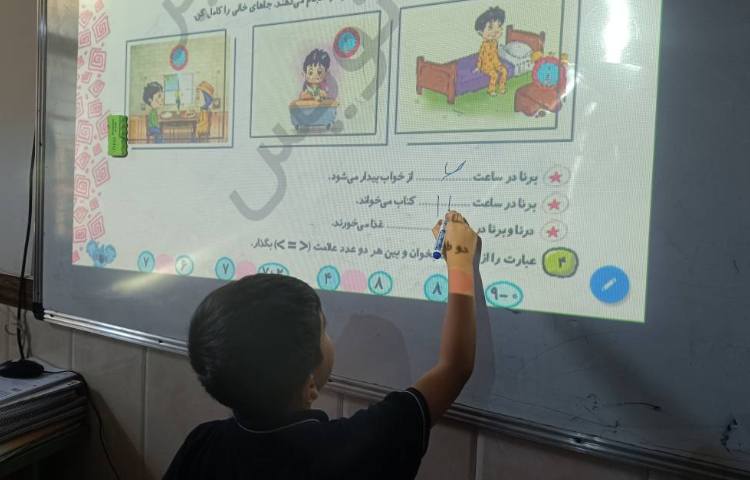 حل تمرینات کتاب کار توسط دانش‌آموزان انجام شد. 3