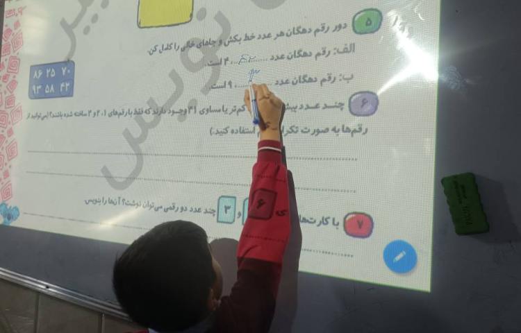 حل تمرینات کتاب‌کار توسط دانش‌آموزان انجام شد. 3