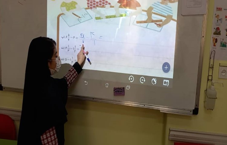 حل تمرین‌های جمع و تفریق اعداد مخلوط با همکاری دانش آموزان 2