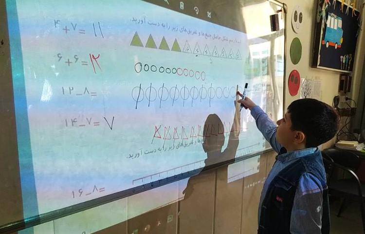 حل تمرین های کتاب ریاضی توسط دانش‌آموزان