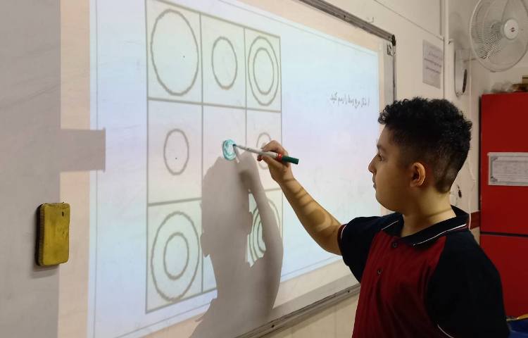 حل تمرین‌ها توسط دانش‌آموزان 1