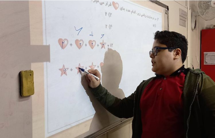 حل تمرین‌ها توسط دانش‌آموزان 3