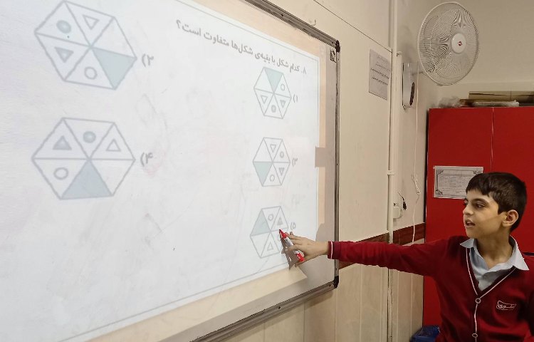 حل تمرین‌ها توسط دانش‌آموزان 4