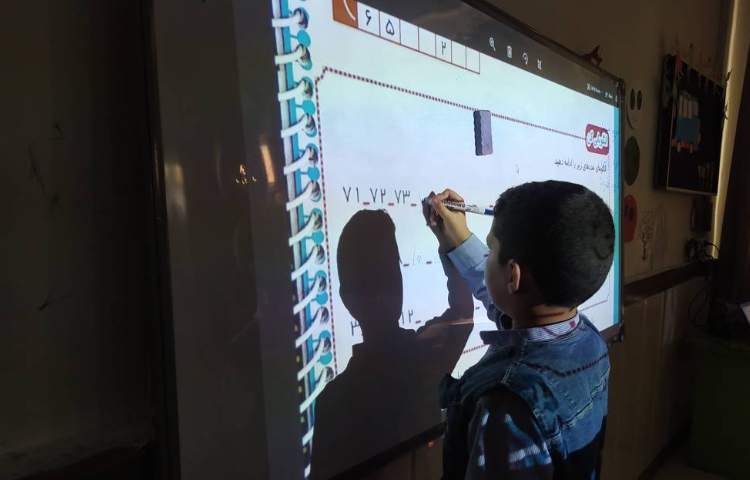 حل تمرین کتاب ریاضی توسط دانش آموزان 1