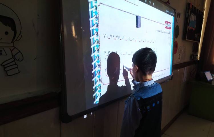 حل تمرین کتاب ریاضی توسط دانش آموزان 3