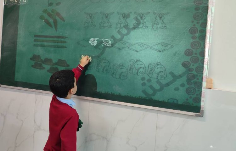 حل تمرین کتاب کار ریاضی توسط دانش‌آموزان در کلاس انجام شد.