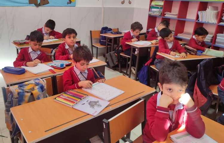 حل تمرین کتاب کار ریاضی در کلاس توسط دانش‌آموزان انجام شد 2