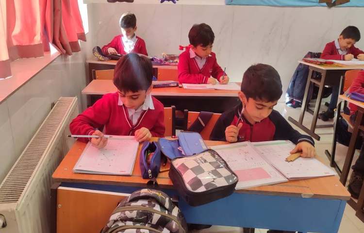 حل تمرین کتاب کار ریاضی در کلاس توسط دانش‌آموزان انجام شد