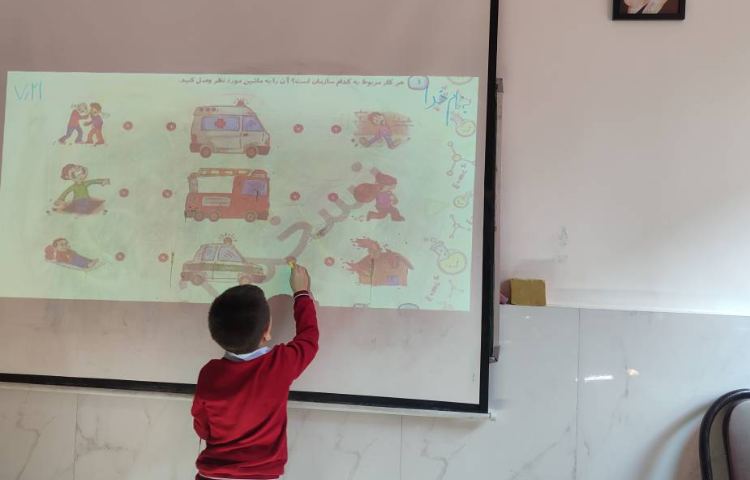 حل تمرین کتاب کار علوم توسط دانش‌آموزان اجرا شد. 2