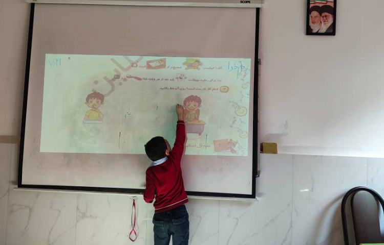 حل تمرین کتاب کار علوم توسط دانش‌آموزان اجرا شد. 3