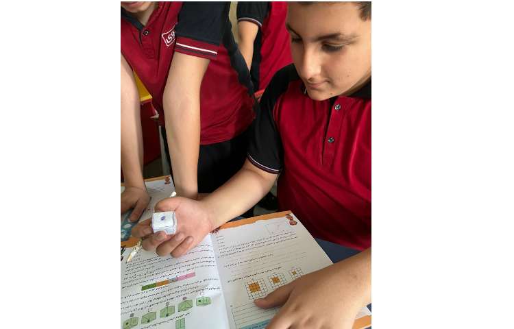 حل سوالات استعداد تحلیلی با دست ورزی و مشارکتی