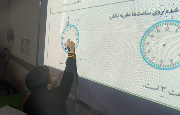 حل نمونه سوالات ریاضی فصل اول با مشارکت دانش‌آموزان انجام شد. 2