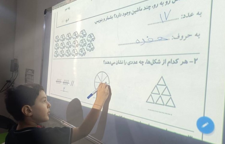 حل نمونه سوالات ریاضی فصل اول با مشارکت دانش‌آموزان انجام شد. 4
