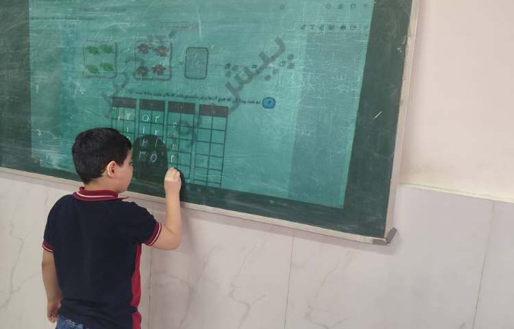 حل کردن تمرینات ریاضی پای‌تخته در کلاس انجام شد 2