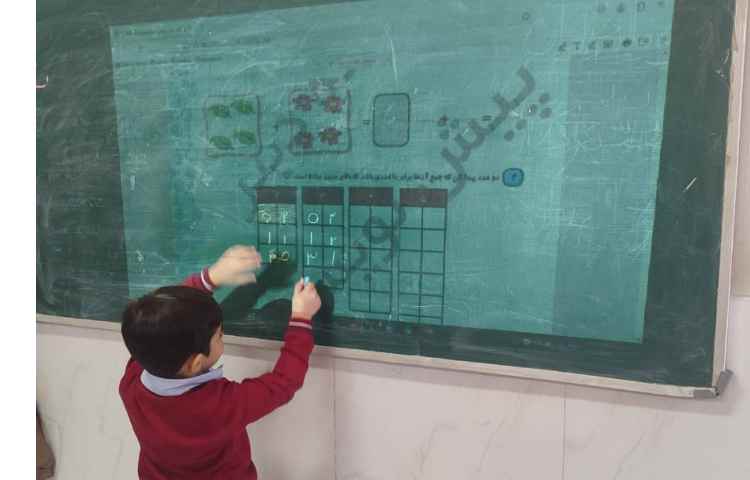 حل کردن تمرینات ریاضی پای‌تخته در کلاس انجام شد