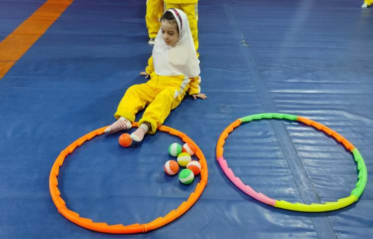 حمل توپ با پا 3