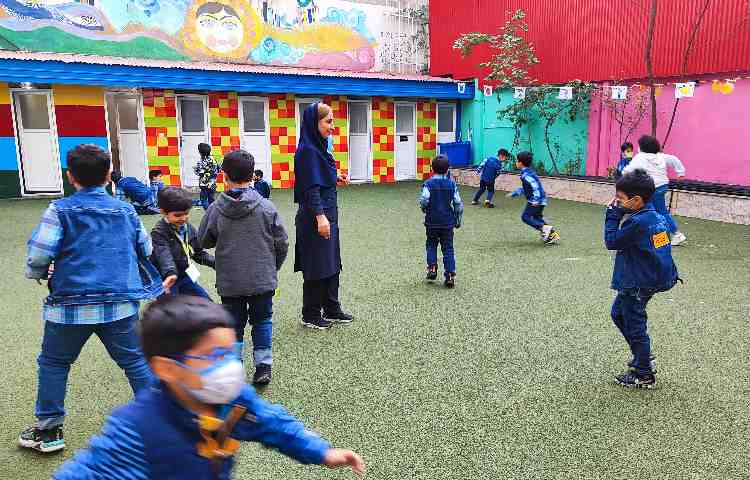 :حیاط شاد، کلاس انگور 3