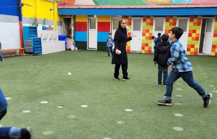 :حیاط شاد، کلاس انگور 4